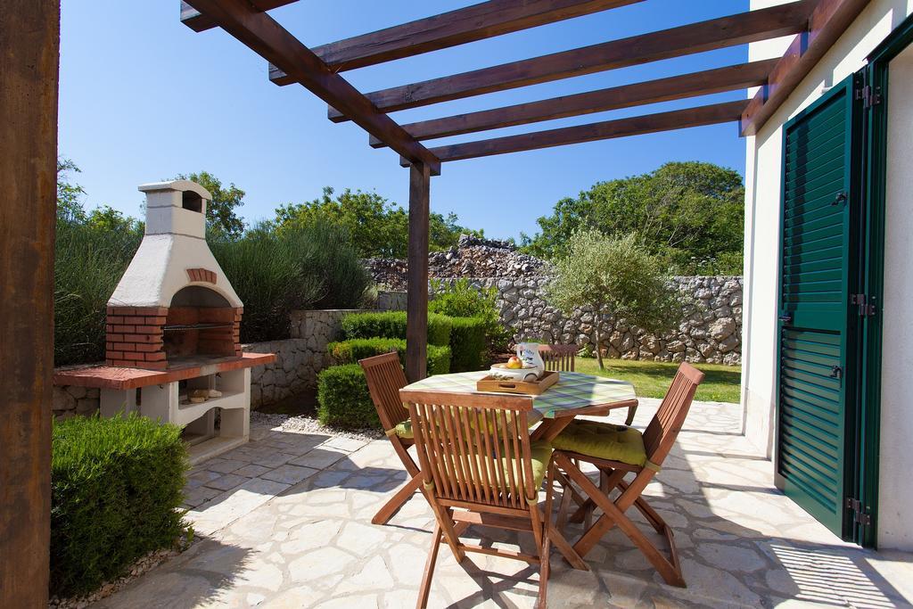 Apartment Magas Vrbnik Exterior photo
